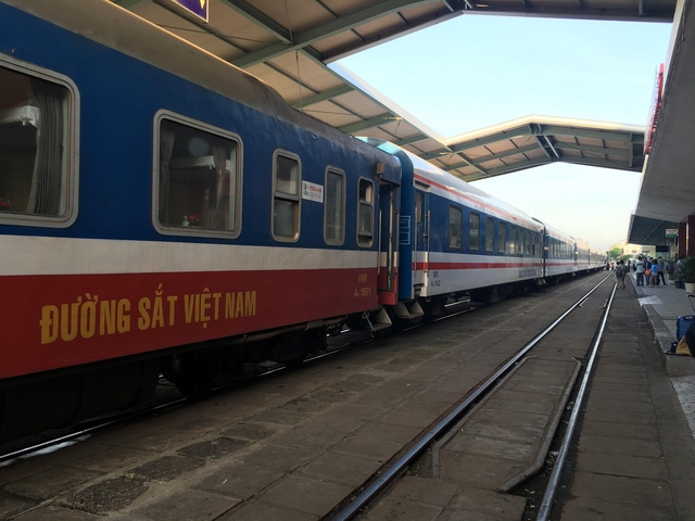 Ngành đường sắt khuyến cáo người dân cân nhắc trước khi đi tàu do hành trình xuyên qua tâm bão