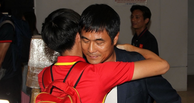 HLV Hữu Thắng phải chia tay đội tuyển vì thất bại ở SEA Games /// Trân Quý
