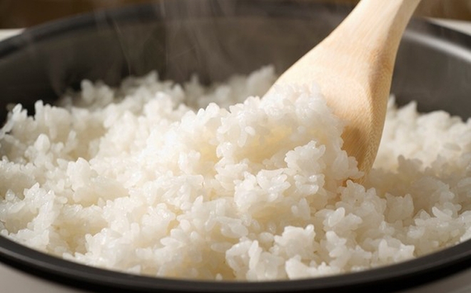 Có nên hâm nóng lại cơm thừa để ăn không?