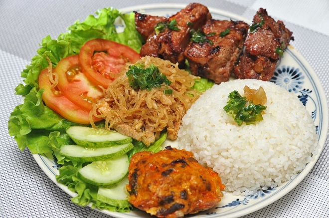 Có nên hâm nóng lại cơm thừa để ăn không? - Ảnh 1.