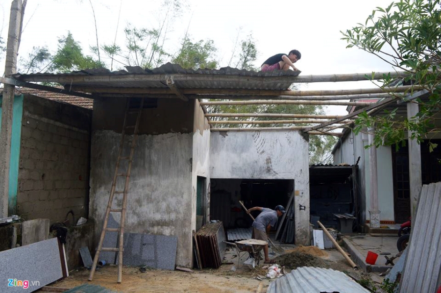 Nguoi dan Quang Binh co vot vat tai san con sot lai sau bao so 10 hinh anh 5