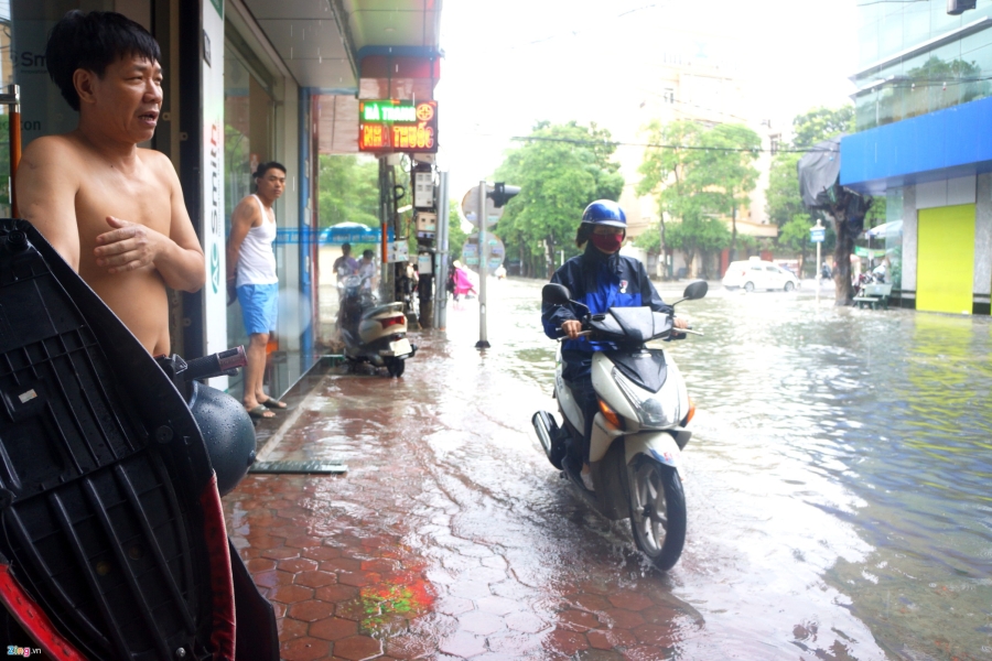 Nhieu tuyen pho o Thanh Hoa thanh song sau mua lon hinh anh 4