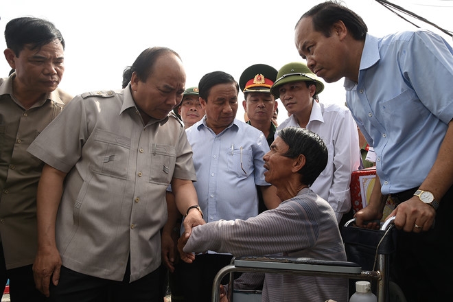 Thu tuong den Ha Tinh chi dao khac phuc hau qua bao so 10 hinh anh 1