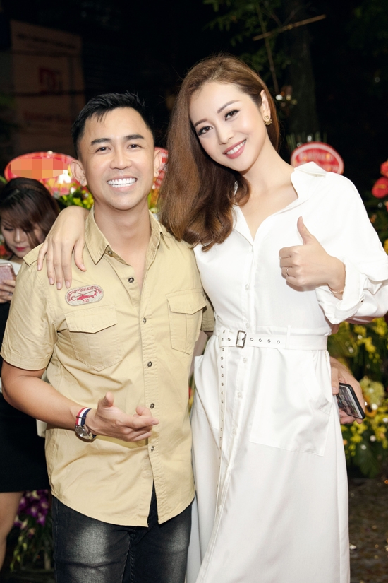 jennifer-pham-va-chong-cu-quang-dung-vui-ve-gap-go-tai-event-2