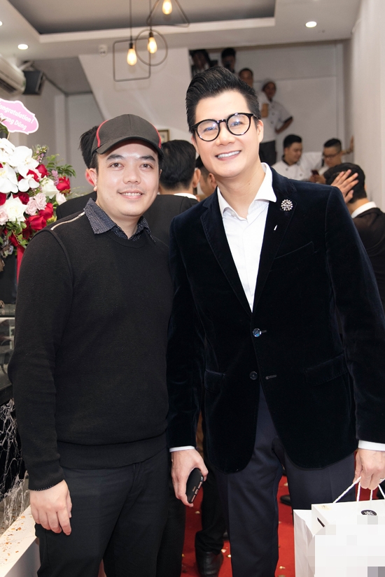 jennifer-pham-va-chong-cu-quang-dung-vui-ve-gap-go-tai-event-4