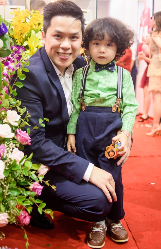 jennifer-pham-va-chong-cu-quang-dung-vui-ve-gap-go-tai-event-6