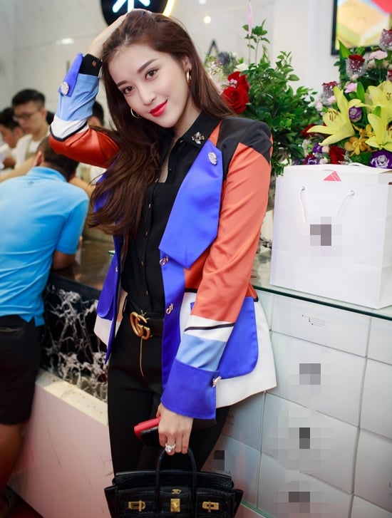 jennifer-pham-va-chong-cu-quang-dung-vui-ve-gap-go-tai-event-9