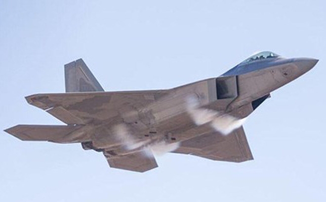 Sau 20 năm, F-22 vẫn là “vua bầu trời”