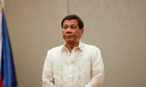 tong-thong-philippines-duterte-mia-mai-quan-chuc-nhan-quyen-la-au-dam