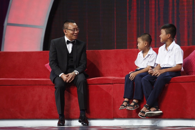 2 cậu bé khiến Lại Văn Sâm tặng lương hưu ở Little big shots sống thiếu thốn thế này - Ảnh 1.