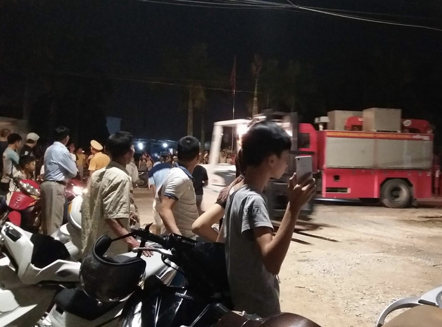  Lực lượng chức ngay có mặt tại hiện trường để điều tiết giao thông và tham gia giải quyết sự cố. 
