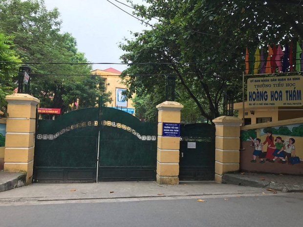Hà Nội: Giòi ngoe nguẩy trong khay đựng thức ăn của học sinh, nhà trường giải thích do rửa bát không sạch - Ảnh 1.