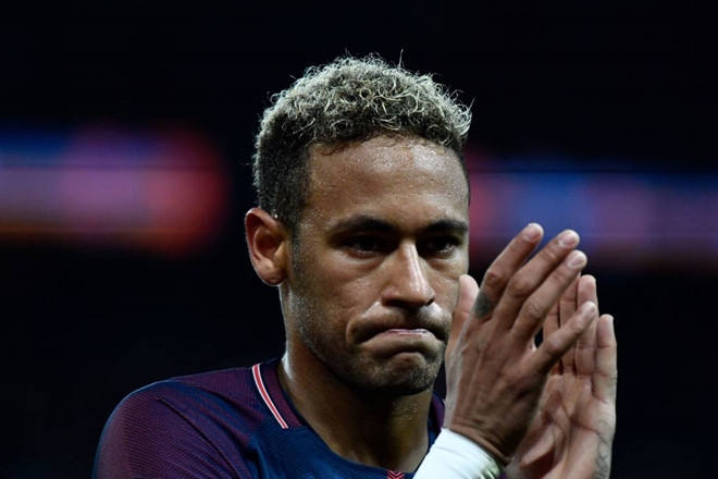 Neymar xin da phat den, Cavani thang thung tu choi hinh anh 1