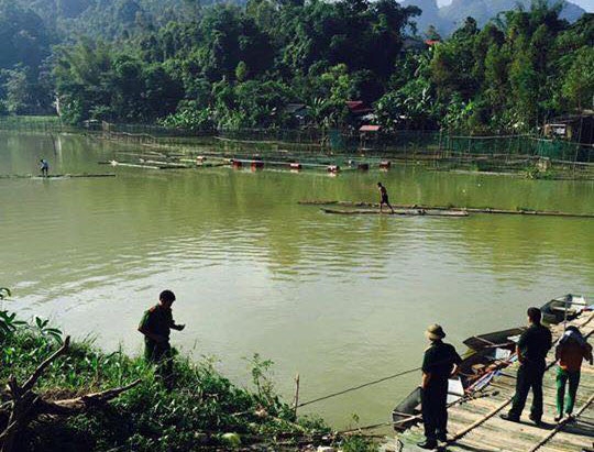 Nhay xuong song cuu ban gai, nam thanh nien tu vong hinh anh 1
