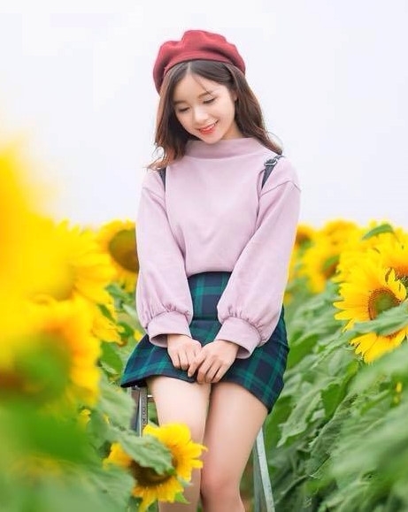 Nu nhan vien ban hang bi chup len vi xinh nhu sao Han hinh anh 4