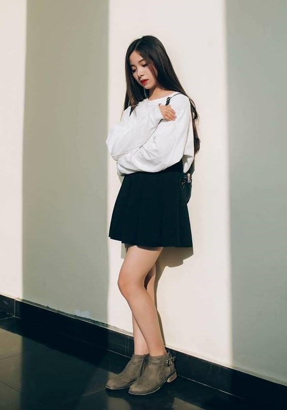 Nu nhan vien ban hang bi chup len vi xinh nhu sao Han hinh anh 5