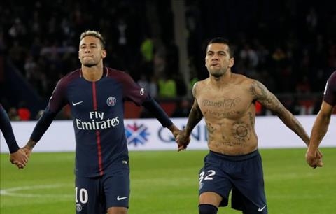 Hau ve Dani Alves noi ve vu viec giua Cavani va Neymar hinh anh 2