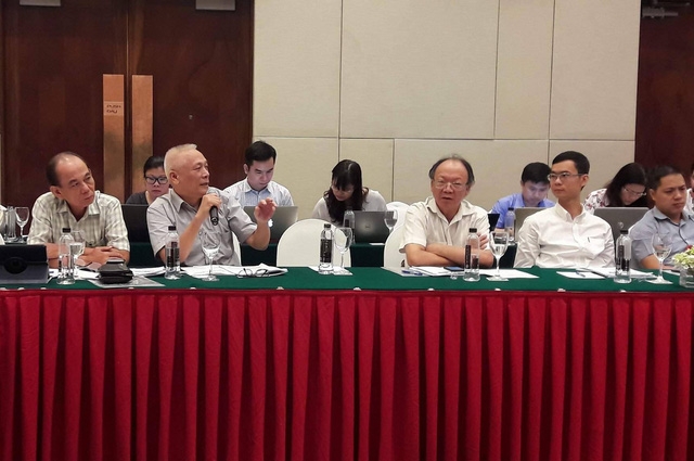  Các chuyên gia phát biểu tại hội thảo. 