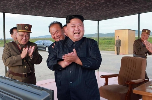 ban-than-kim-jong-un-muon-dua-dybala-den-trieu-tien