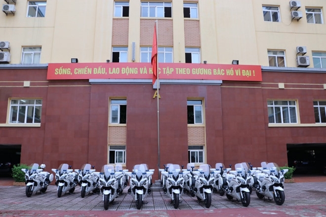 Bo Cong an trang bi them 35 moto 1.300 phan khoi hinh anh 1