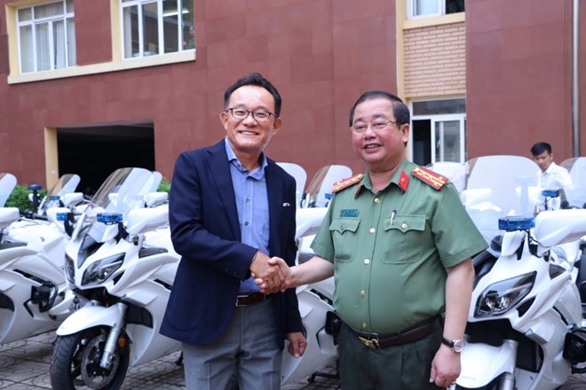 Bo Cong an trang bi them 35 moto 1.300 phan khoi hinh anh 2