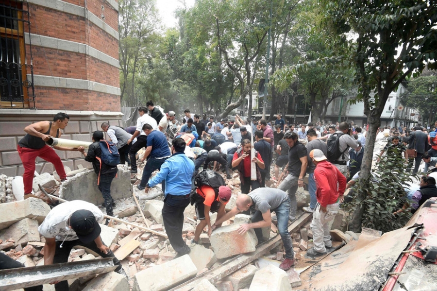 Dong dat kinh hoang o Mexico: 'Nhu the Chua noi gian voi chung toi' hinh anh 11