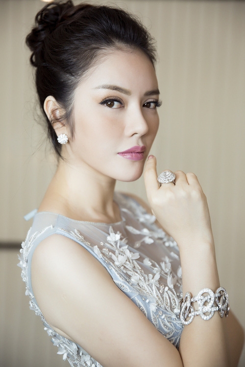 Lý Nhã Kỳ cầm cân nảy mực đấu trường nhan sắc quốc tế mà Huyền My tham dự - Ảnh 1.