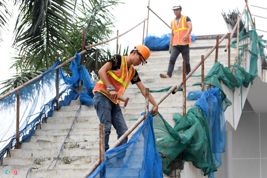 Nha ga ngon ngang, toa tau bui phu day o duong sat Cat Linh - Ha Dong hinh anh 14