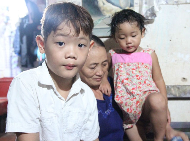 bo mat, 4 thang sau me dang mang bau tu vong, 2 dua tre ngo cha me di lam xa - 6
