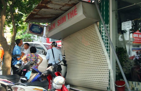 ha noi: kinh hoang o to dam thung tuong nha dan hinh anh 8