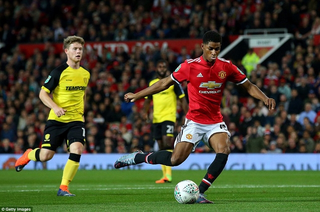  Rashford (phải) tỏa sáng trong chiến thắng của MU 