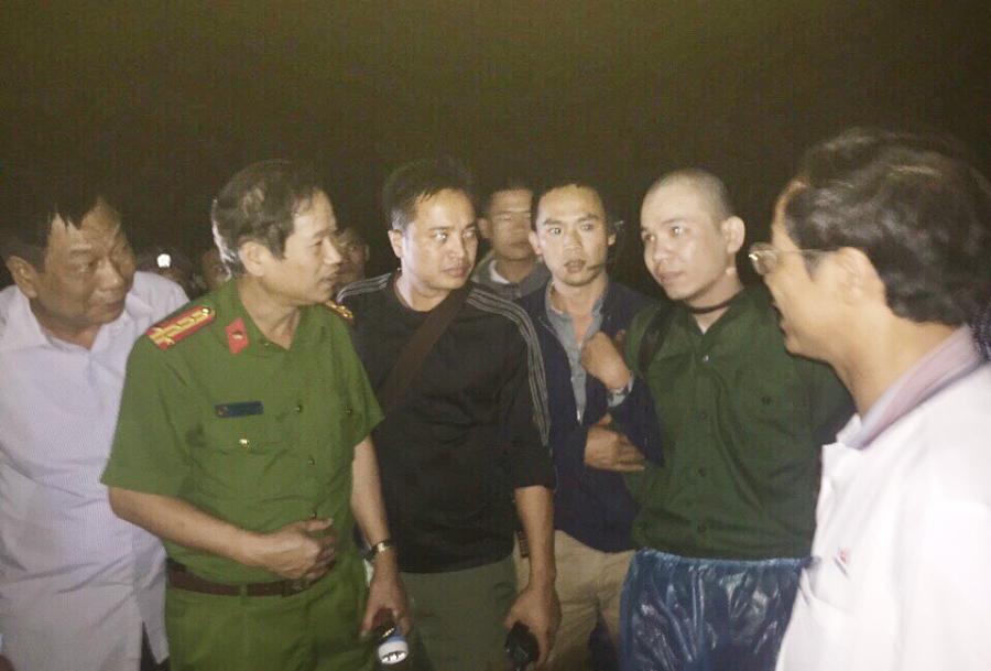 vu 2 tu tu bo tron: nguoi tiep te bi bat, tu tu nhu con ho doi trong rung hinh anh 1
