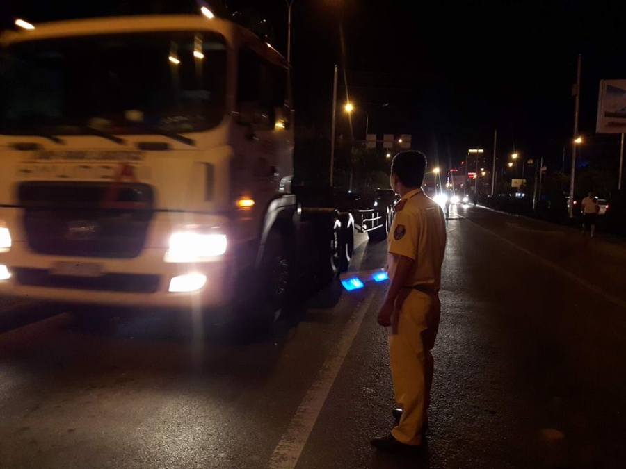Chính trị - Xã hội - Hải Phòng: Container mất lái đâm một loạt ô tô (Hình 6).