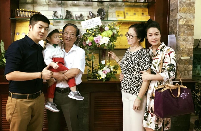 nhat-kim-anh-doan-tu-ben-chong-con-xoa-tan-tin-don-hon-nhan-ran-nut-5