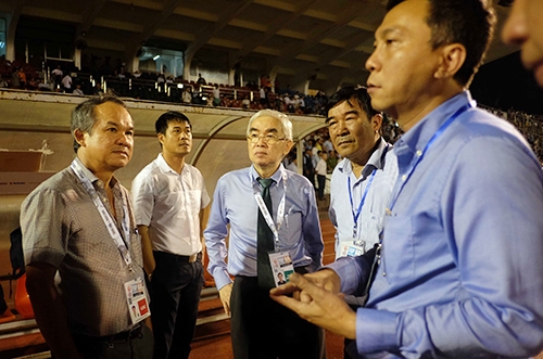 bau-duc-vff-can-chon-hlv-co-thanh-tich-chu-khong-phai-bang-cap-1