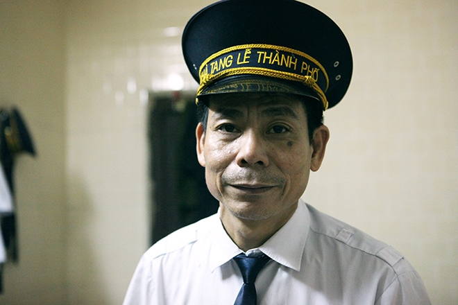 trang diem cho tu thi: nghe rung ron khong danh cho nguoi yeu tim hinh anh 1