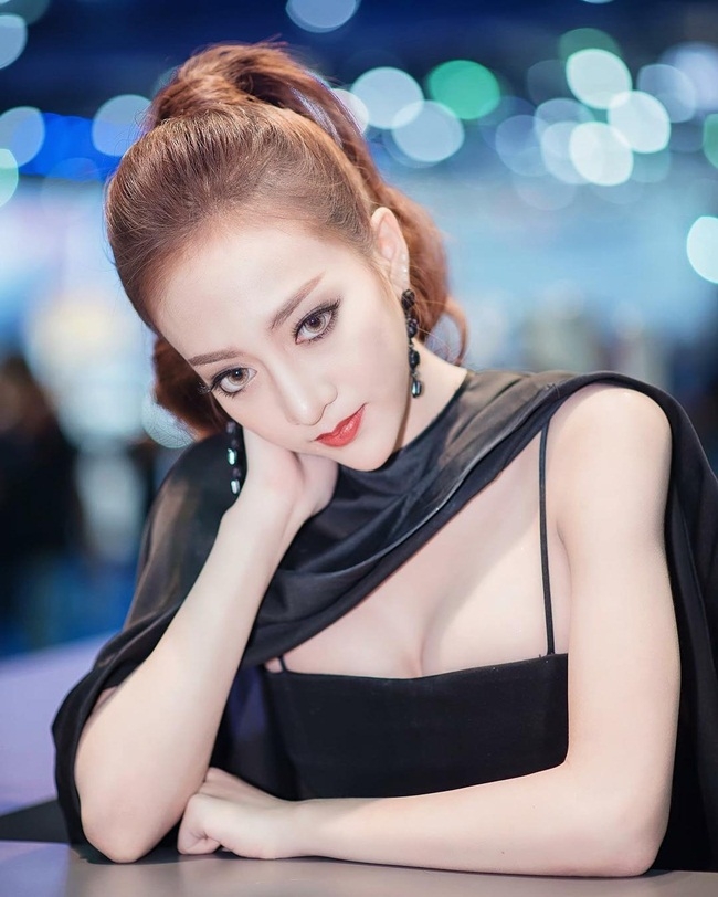Vẻ đẹp nóng bỏng của cô người mẫu 18 tuổi khiến dân mạng rần rần chia sẻ - Ảnh 6.