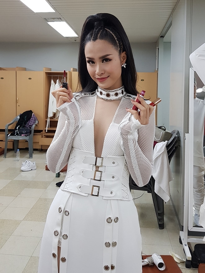 Dong Nhi toa sang tren san khau Asia Song Festival o Han Quoc hinh anh 4