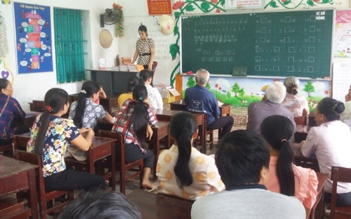 giao-vien-am-uc-vi-bi-cho-khuat-tat-voi-hoi-phu-huynh
