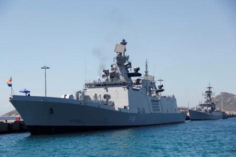 Tau INS Satpura du manh nhan chim Type 052C