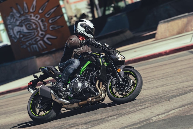 Kawasaki Z900 cong suat 47 ma luc cho nguoi moi co bang A2 hinh anh 1
