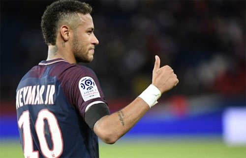 neymar-kiem-duoc-5000-dola-moi-gio-song-nhu-vua-o-paris