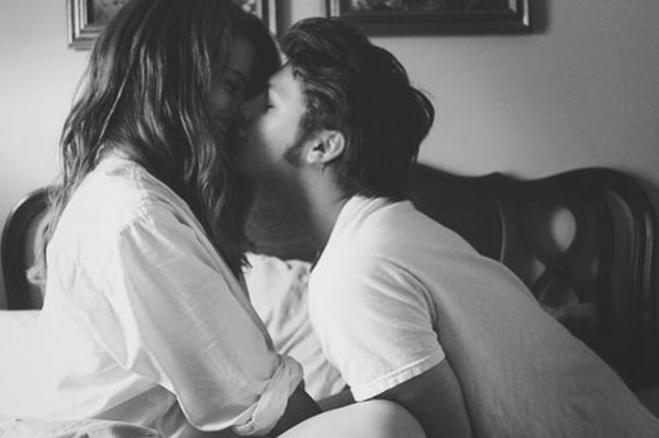 Nửa đêm thức dậy và... 'yêu' Nua dem thuc day va... 'yeu'