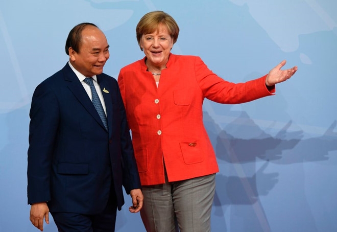 Thu tuong Nguyen Xuan Phuc chuc mung dang ba Merkel thang cu hinh anh 1