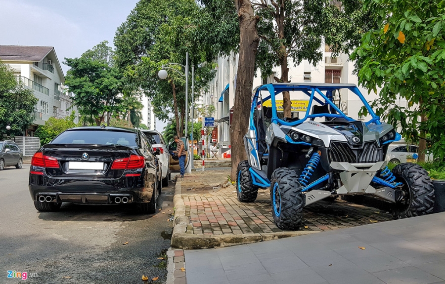 BMW M5 duy nhat VN xuat hien truoc nha Quoc Cuong Gia Lai hinh anh 4