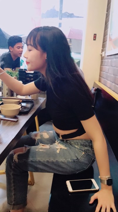 Đăng ảnh sống ảo với vòng eo con kiến, cô gái bị bóc mẽ bụng ngấn mỡ lều phều và sự thật đằng sau - Ảnh 4.