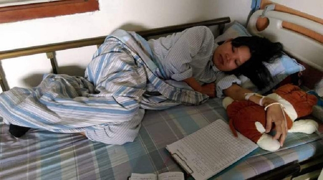  Mắc bệnh ung thư máu, 1 năm qua chị Hảo ở viện nhiều hơn ở nhà. Ảnh: Ngọc Thi 