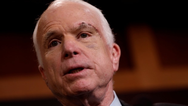 John McCain noi ve benh ung thu nao: Tinh hinh 'rat nghiem trong' hinh anh 1