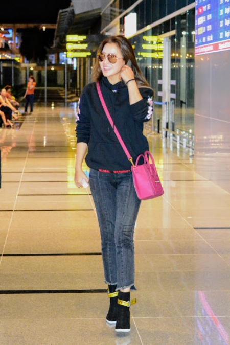 kim-hee-sun-tuoi-roi-roi-tai-san-bay-da-nang-5