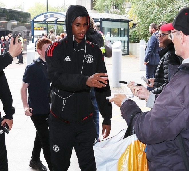 Man Utd di chuyển hơn 5.000 km để đá Champions League